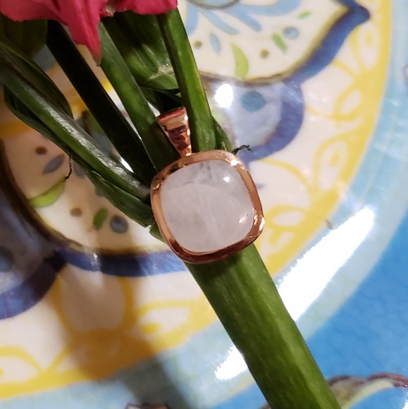 Estate Jewelry - 4.50ctw Stunning Natural Moonstone Pendant